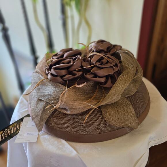 NIB Champagne Italy Copper woven straw, with satin flowers main image 4